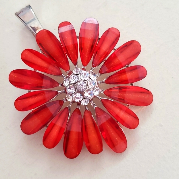 Faceted Starburst Rhinestone Center Pendant - Picture 9 of 9